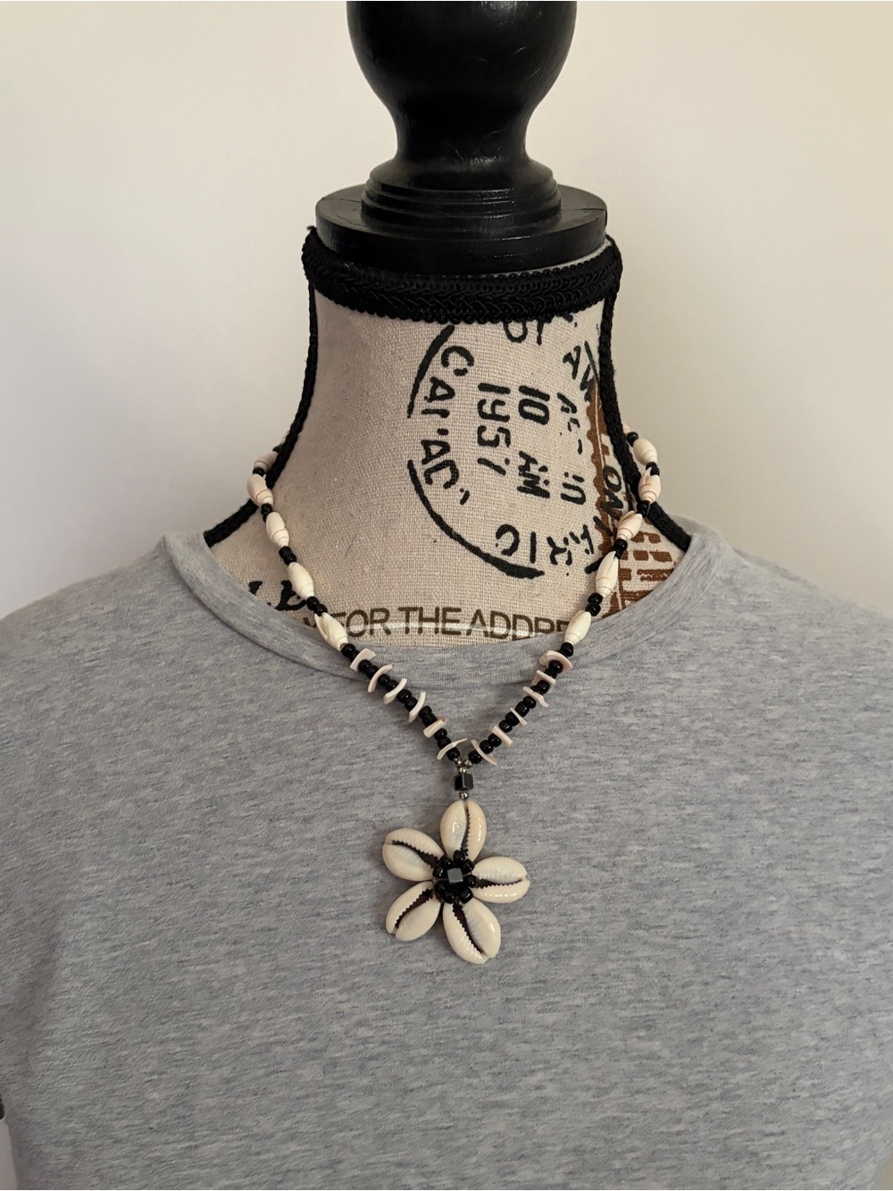 Y2K Flower Puka Shell Cowrie Shell Surfer Necklace 2000s Boho Beach - Picture 2 of 6